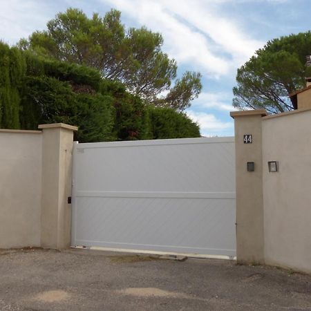 Bed and Breakfast Entre Avignon Et Pont Du Gard Rochefort-du-Gard Exterior foto