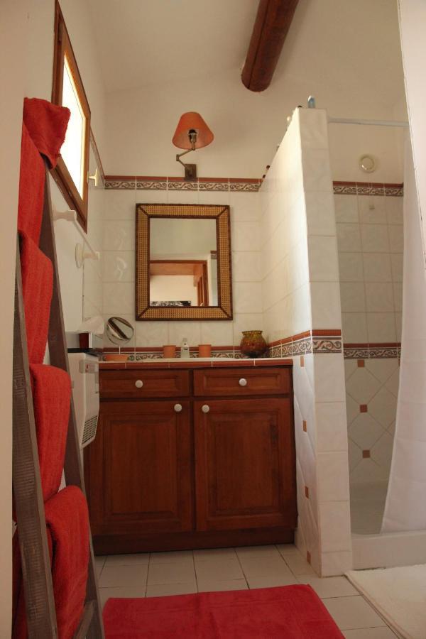 Bed and Breakfast Entre Avignon Et Pont Du Gard Rochefort-du-Gard Exterior foto